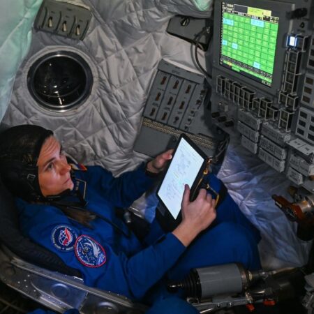 Космонавты МКС-74 успешно справились с перестыковкой «Союза МС»